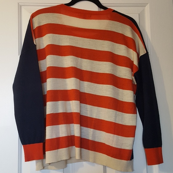 ☆2/$25☆ Sweatshirt - Picture 4 of 4